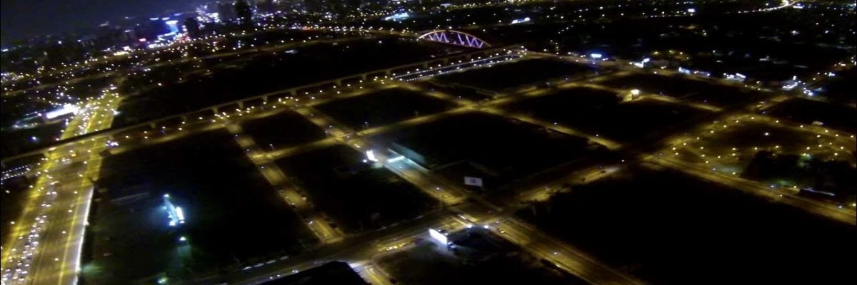 Chased by shapeshifting hexacopters